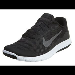 Black nike running shoes/ sneakers